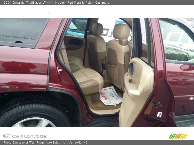 Medium Red Metallic / Light Cashmere 2004 Chevrolet TrailBlazer LT 4x4