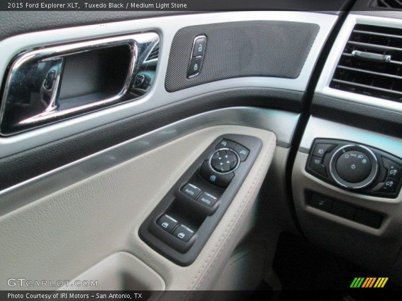 Tuxedo Black / Medium Light Stone 2015 Ford Explorer XLT