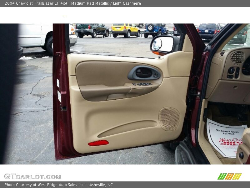 Medium Red Metallic / Light Cashmere 2004 Chevrolet TrailBlazer LT 4x4
