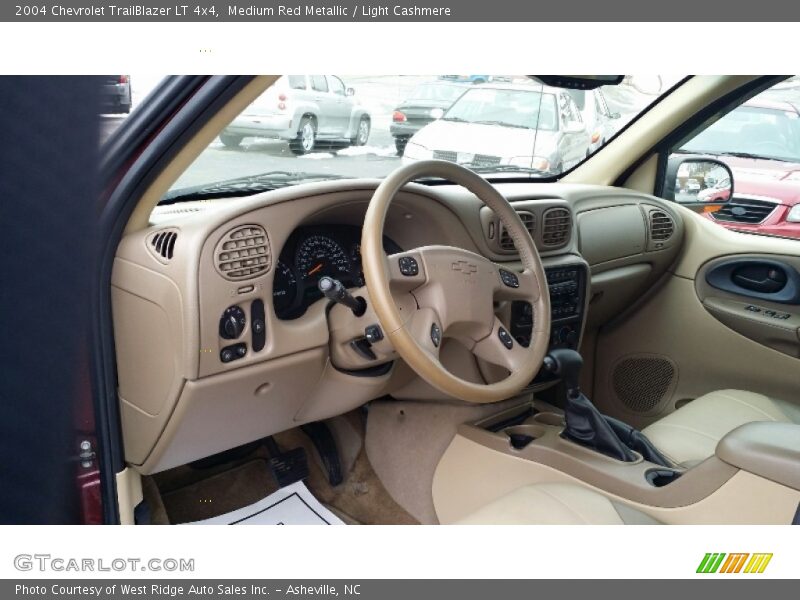 Medium Red Metallic / Light Cashmere 2004 Chevrolet TrailBlazer LT 4x4