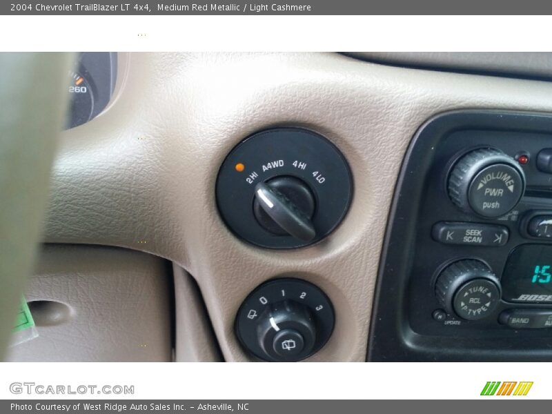Medium Red Metallic / Light Cashmere 2004 Chevrolet TrailBlazer LT 4x4