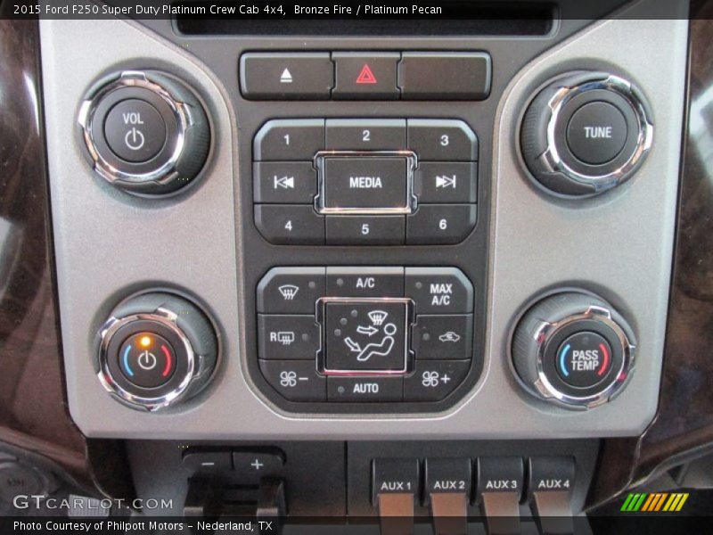 Controls of 2015 F250 Super Duty Platinum Crew Cab 4x4