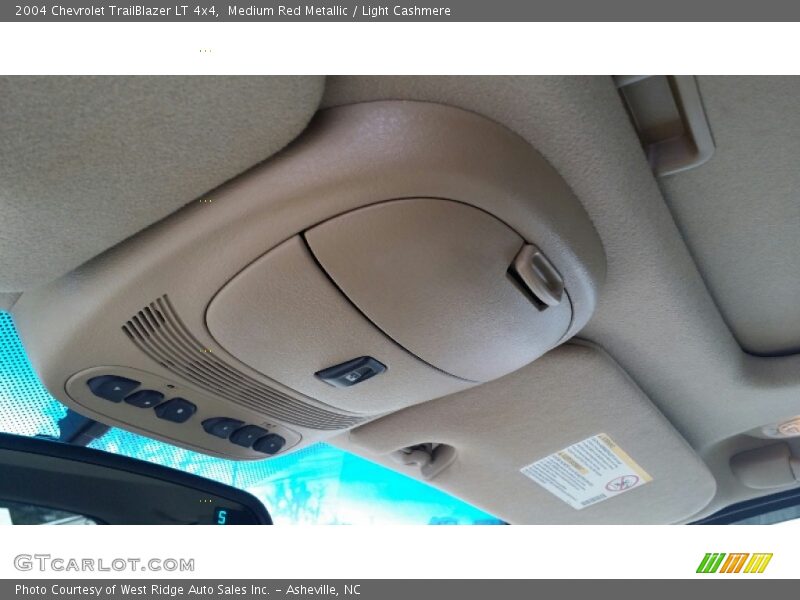 Medium Red Metallic / Light Cashmere 2004 Chevrolet TrailBlazer LT 4x4