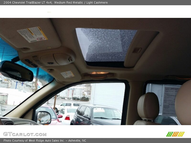 Medium Red Metallic / Light Cashmere 2004 Chevrolet TrailBlazer LT 4x4