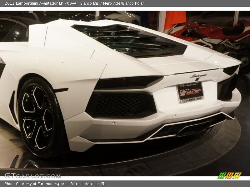 Bianco Isis / Nero Ade/Bianco Polar 2012 Lamborghini Aventador LP 700-4