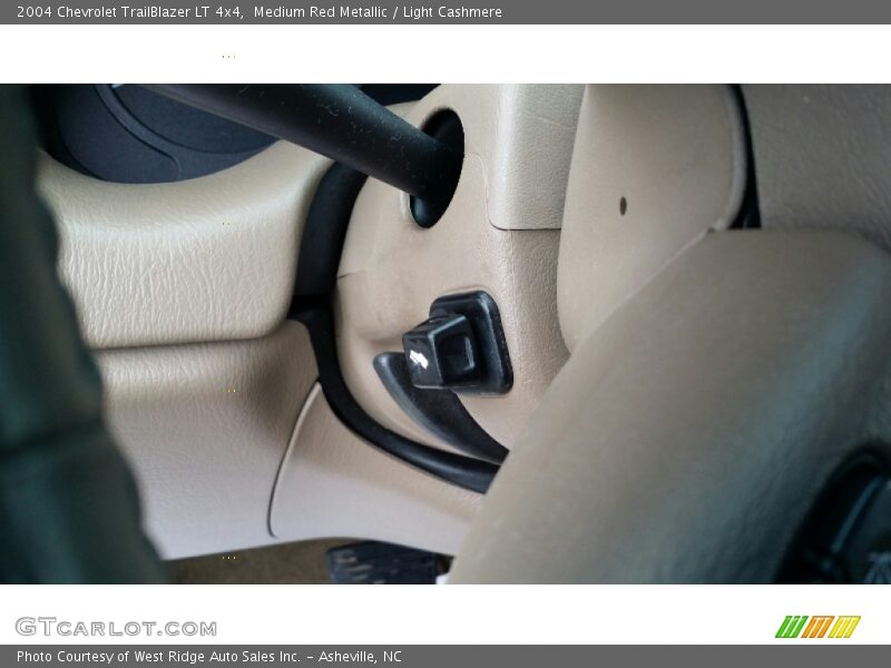 Medium Red Metallic / Light Cashmere 2004 Chevrolet TrailBlazer LT 4x4