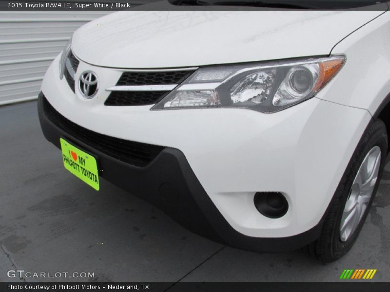 Super White / Black 2015 Toyota RAV4 LE