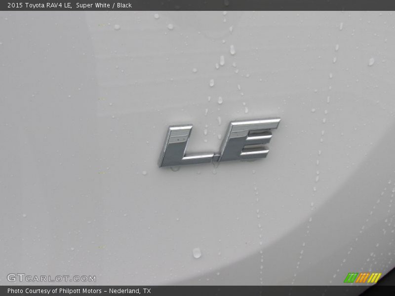 Super White / Black 2015 Toyota RAV4 LE