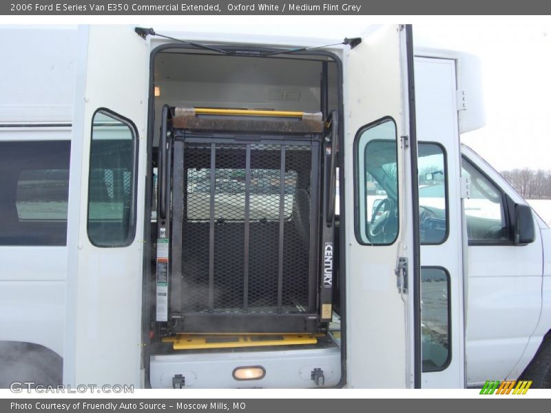 Oxford White / Medium Flint Grey 2006 Ford E Series Van E350 Commercial Extended