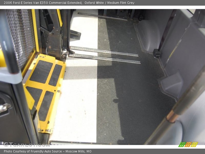 Oxford White / Medium Flint Grey 2006 Ford E Series Van E350 Commercial Extended