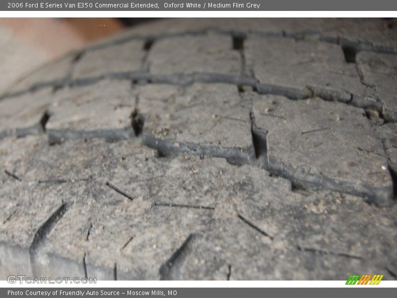 Oxford White / Medium Flint Grey 2006 Ford E Series Van E350 Commercial Extended