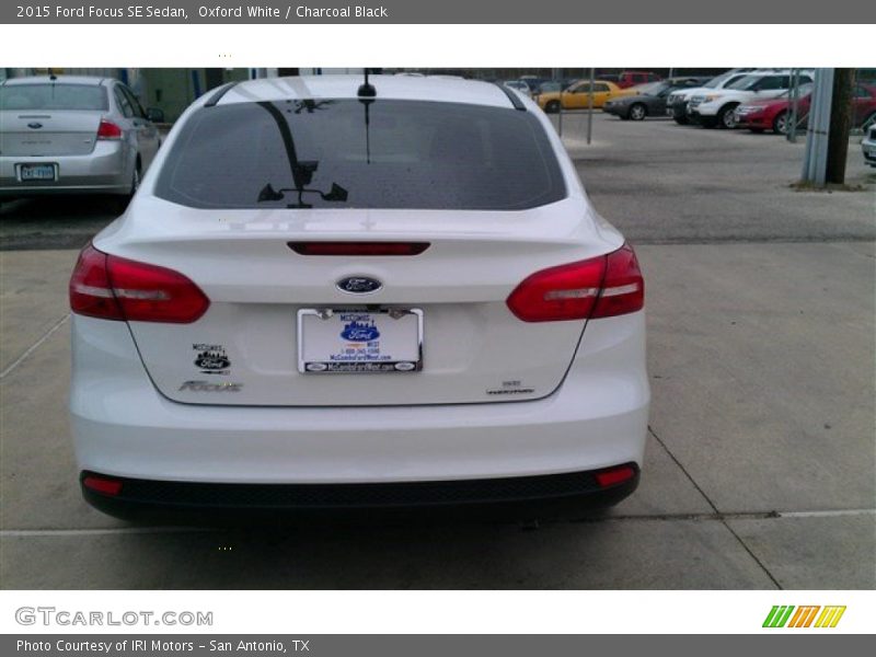 Oxford White / Charcoal Black 2015 Ford Focus SE Sedan