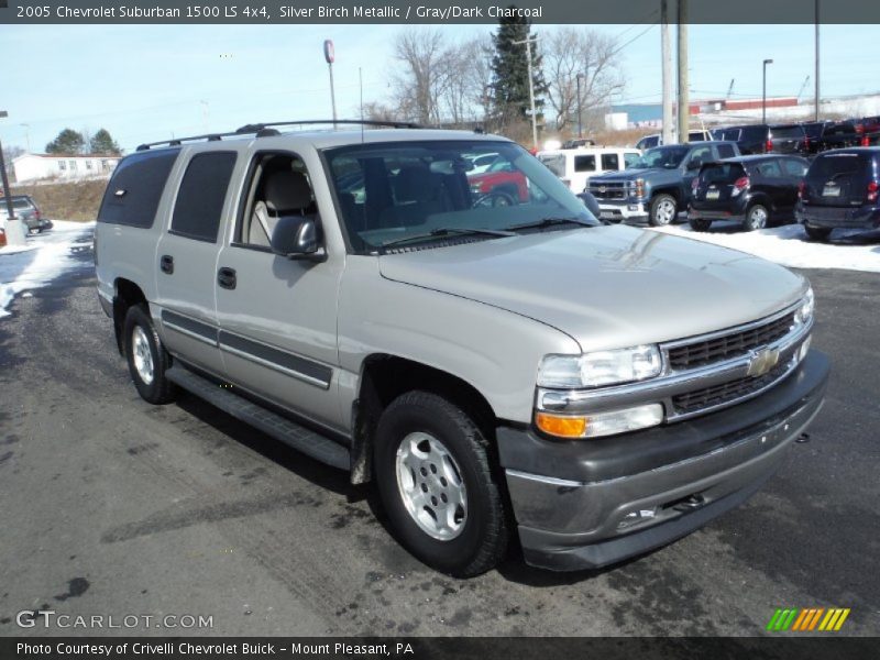Front 3/4 View of 2005 Suburban 1500 LS 4x4