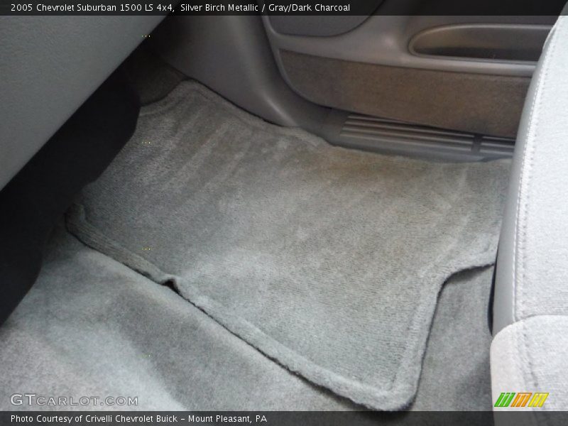 Silver Birch Metallic / Gray/Dark Charcoal 2005 Chevrolet Suburban 1500 LS 4x4