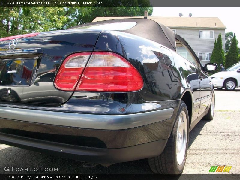 Black / Ash 1999 Mercedes-Benz CLK 320 Convertible