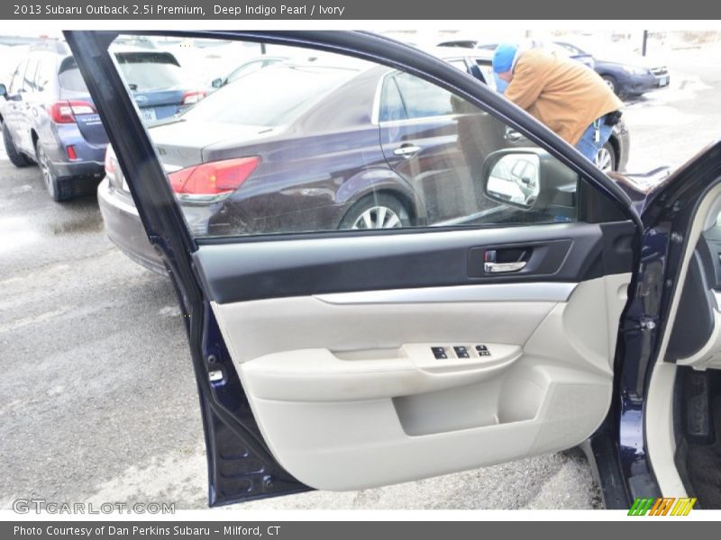 Deep Indigo Pearl / Ivory 2013 Subaru Outback 2.5i Premium