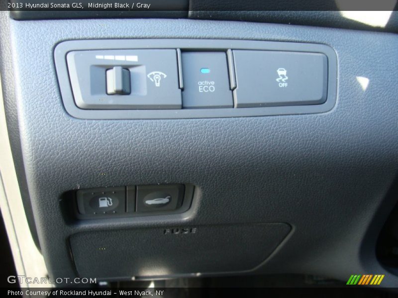 Midnight Black / Gray 2013 Hyundai Sonata GLS