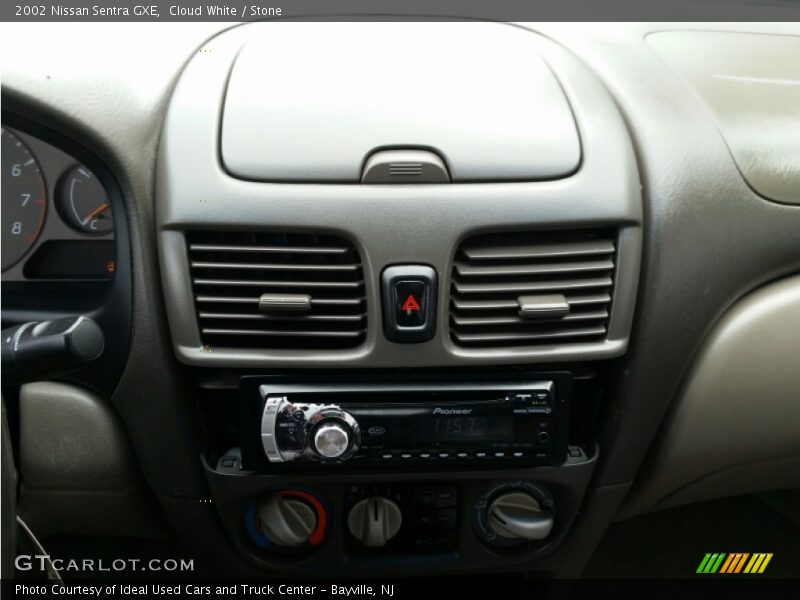 Cloud White / Stone 2002 Nissan Sentra GXE