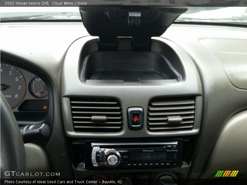Cloud White / Stone 2002 Nissan Sentra GXE