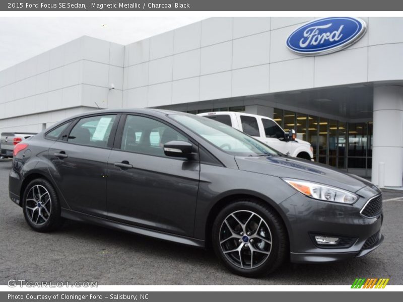 Magnetic Metallic / Charcoal Black 2015 Ford Focus SE Sedan