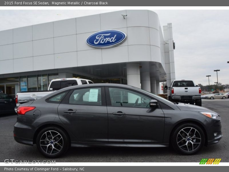 Magnetic Metallic / Charcoal Black 2015 Ford Focus SE Sedan