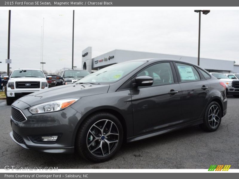 Magnetic Metallic / Charcoal Black 2015 Ford Focus SE Sedan