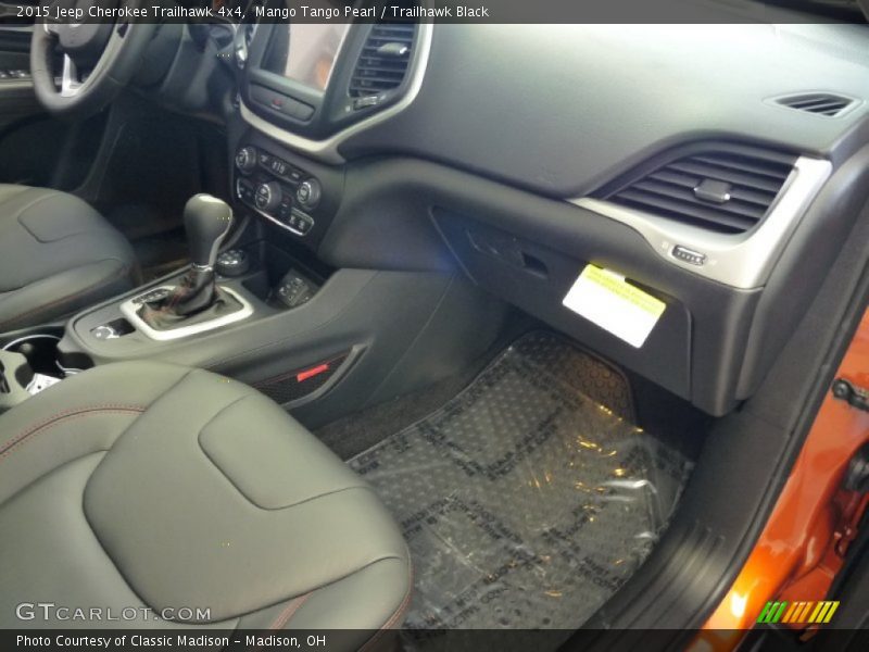Mango Tango Pearl / Trailhawk Black 2015 Jeep Cherokee Trailhawk 4x4