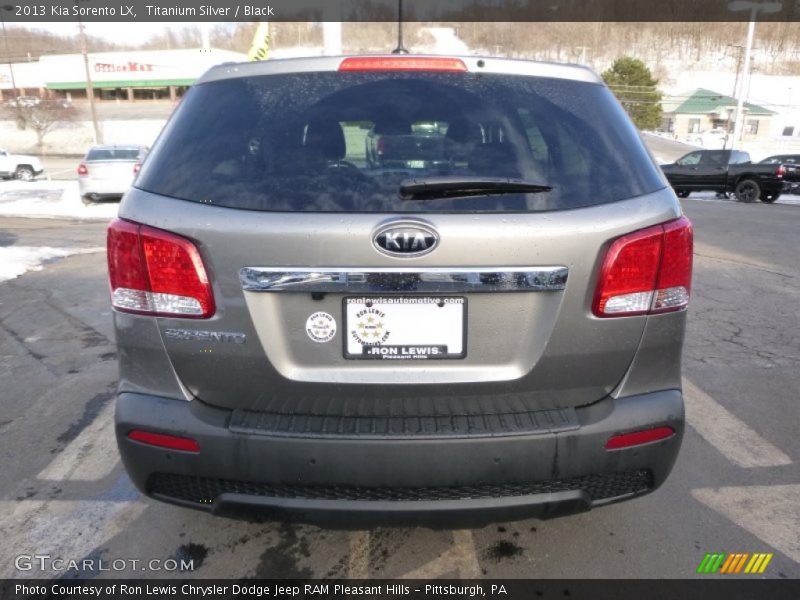Titanium Silver / Black 2013 Kia Sorento LX