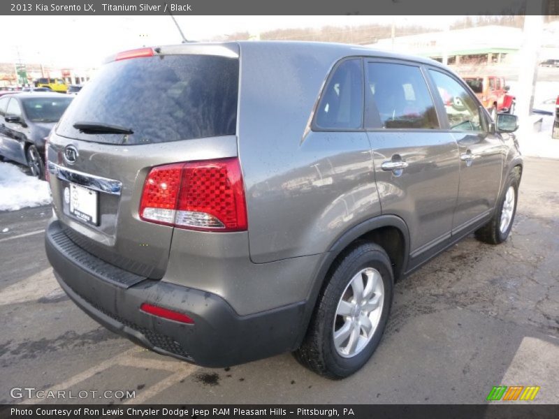 Titanium Silver / Black 2013 Kia Sorento LX