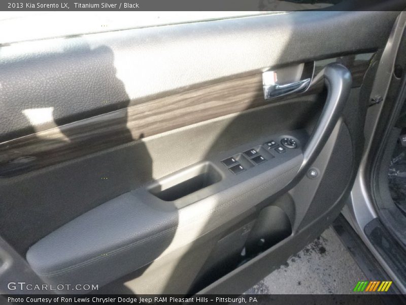 Titanium Silver / Black 2013 Kia Sorento LX