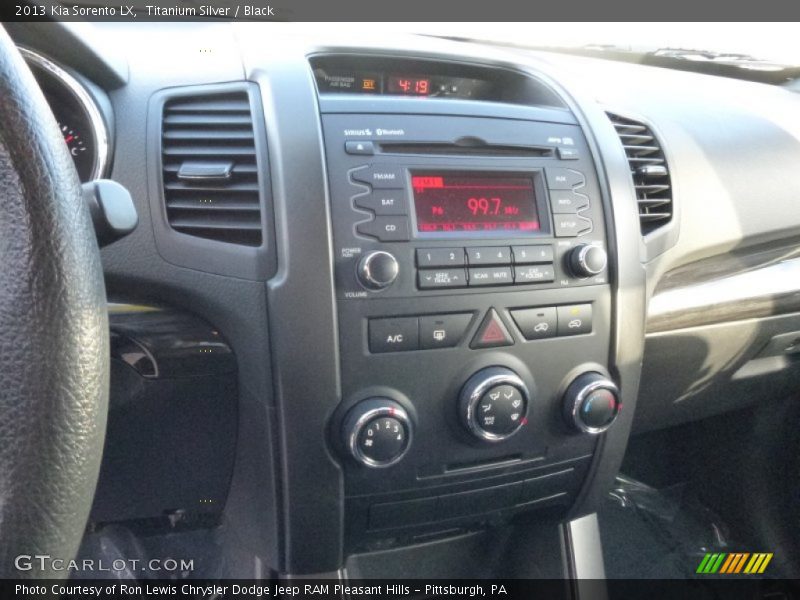 Titanium Silver / Black 2013 Kia Sorento LX