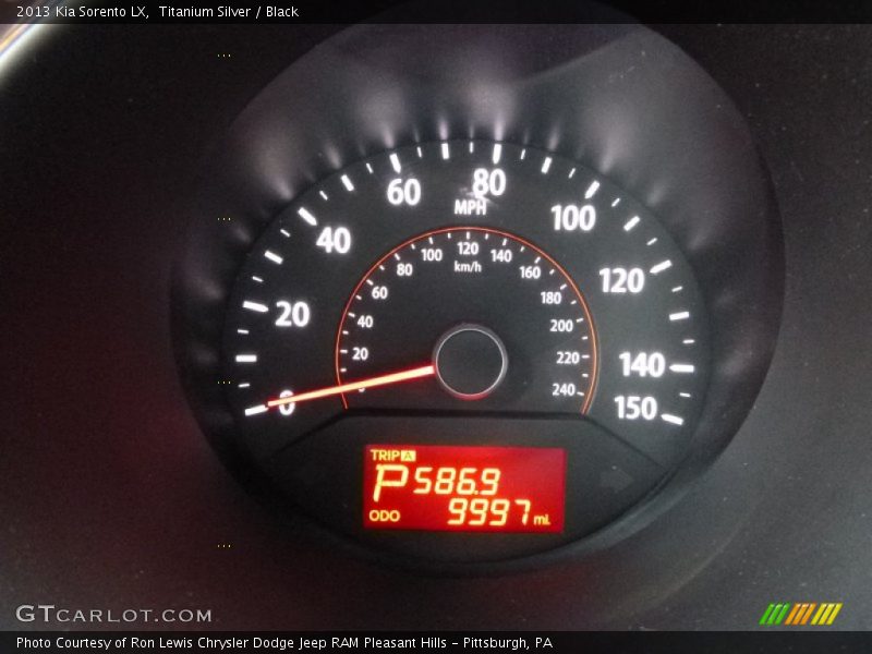 Titanium Silver / Black 2013 Kia Sorento LX