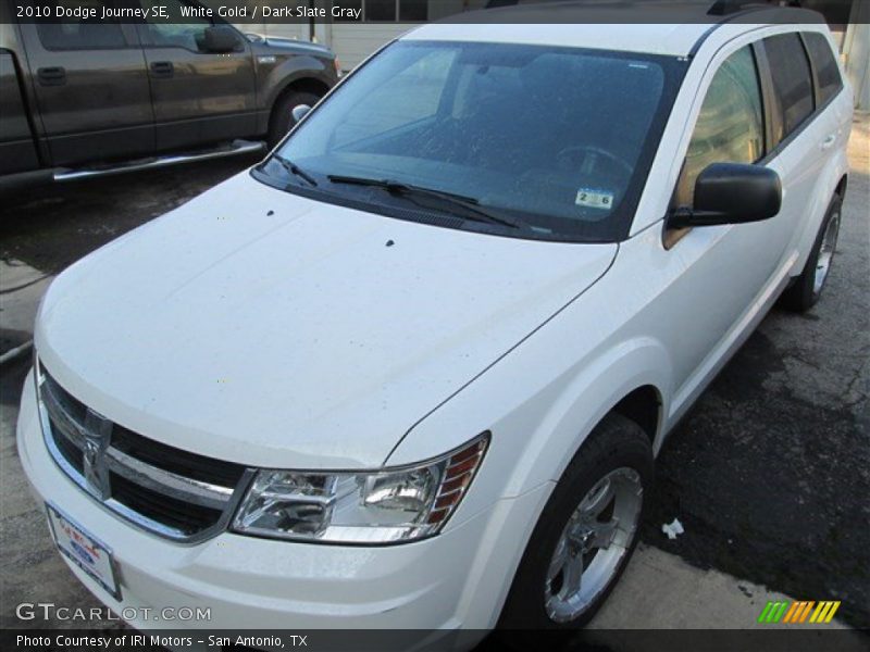 White Gold / Dark Slate Gray 2010 Dodge Journey SE