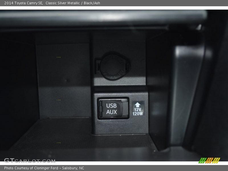 Classic Silver Metallic / Black/Ash 2014 Toyota Camry SE