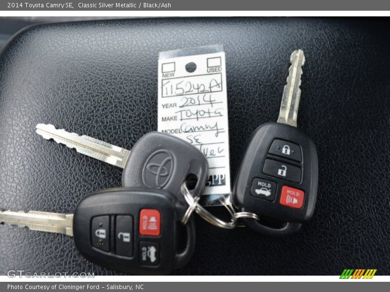 Classic Silver Metallic / Black/Ash 2014 Toyota Camry SE