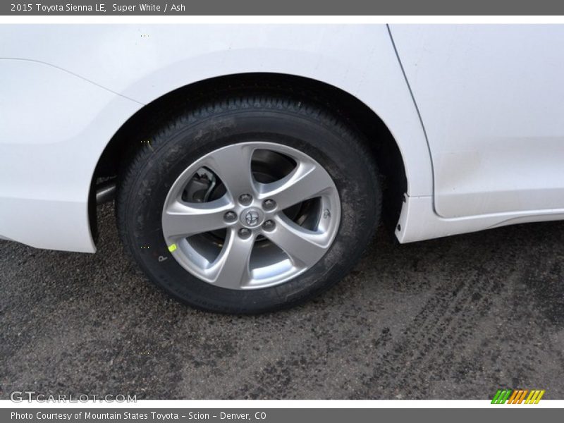Super White / Ash 2015 Toyota Sienna LE