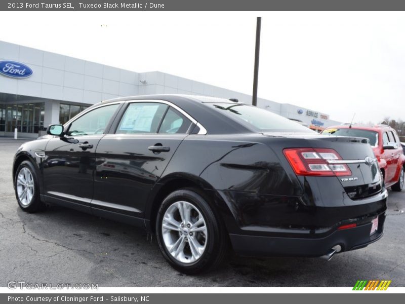 Tuxedo Black Metallic / Dune 2013 Ford Taurus SEL