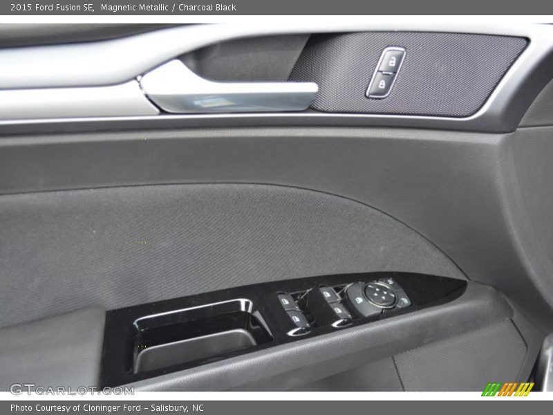 Magnetic Metallic / Charcoal Black 2015 Ford Fusion SE