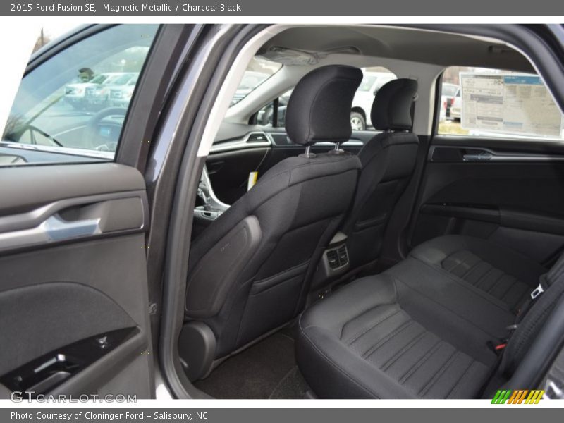 Magnetic Metallic / Charcoal Black 2015 Ford Fusion SE
