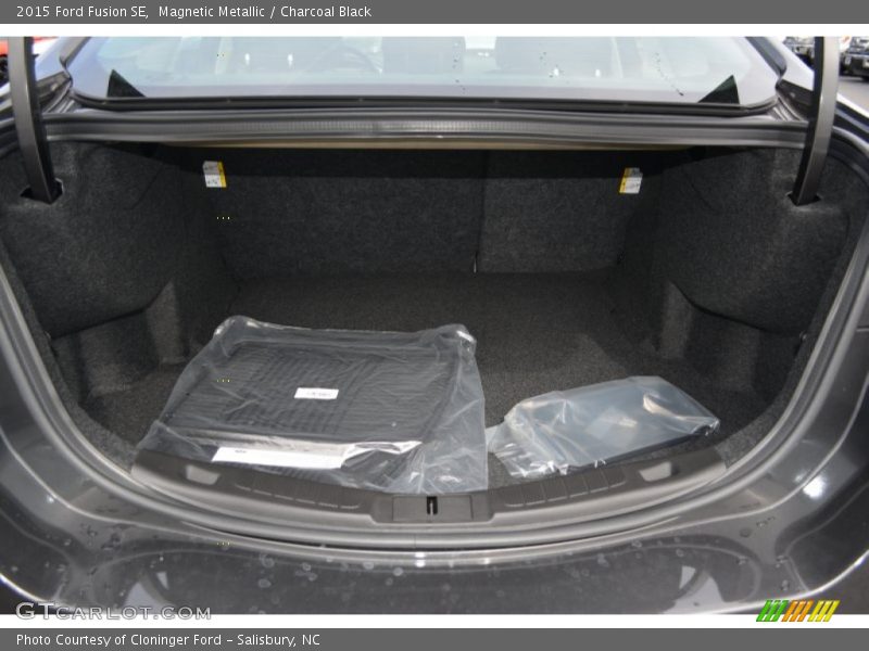 Magnetic Metallic / Charcoal Black 2015 Ford Fusion SE