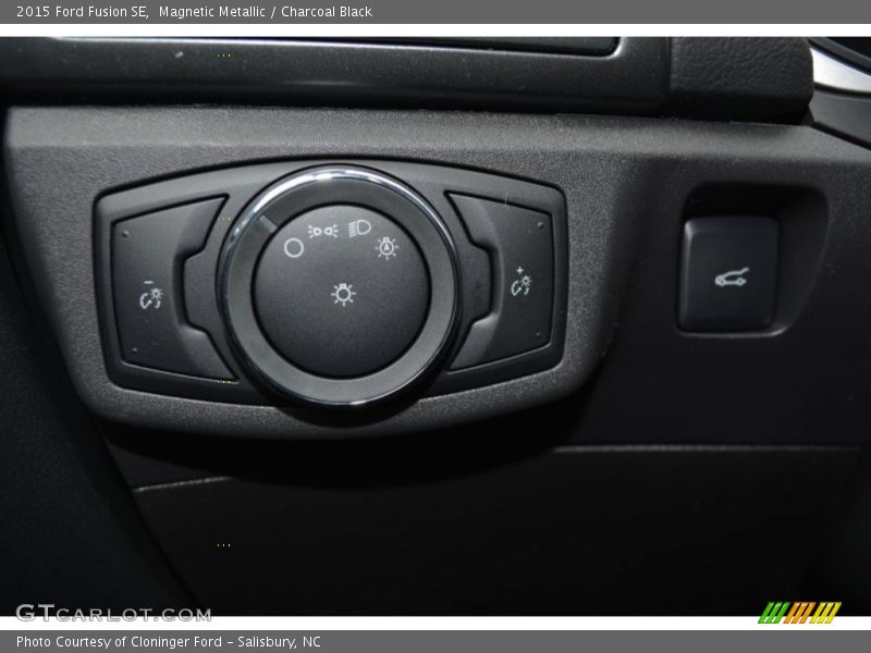 Magnetic Metallic / Charcoal Black 2015 Ford Fusion SE