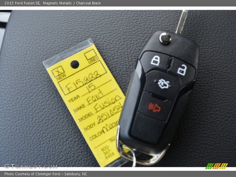 Magnetic Metallic / Charcoal Black 2015 Ford Fusion SE