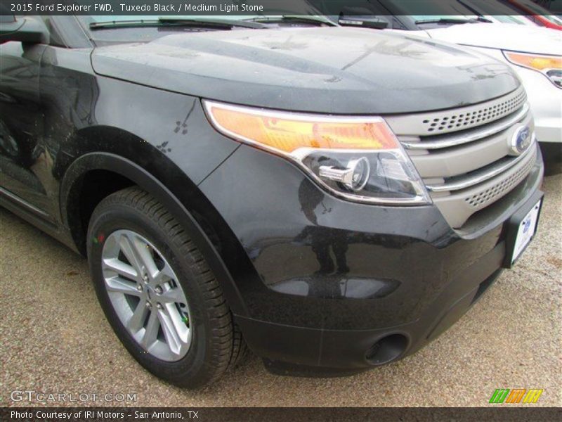 Tuxedo Black / Medium Light Stone 2015 Ford Explorer FWD