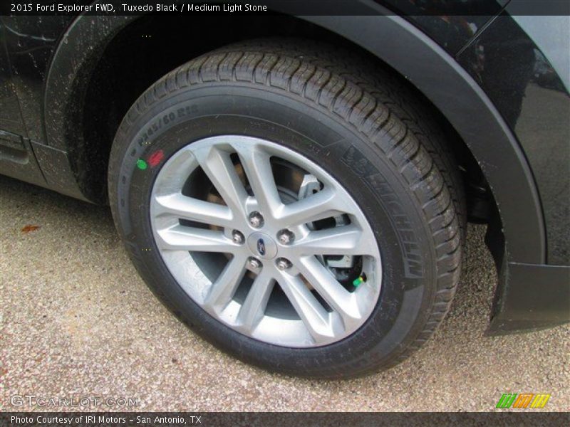Tuxedo Black / Medium Light Stone 2015 Ford Explorer FWD