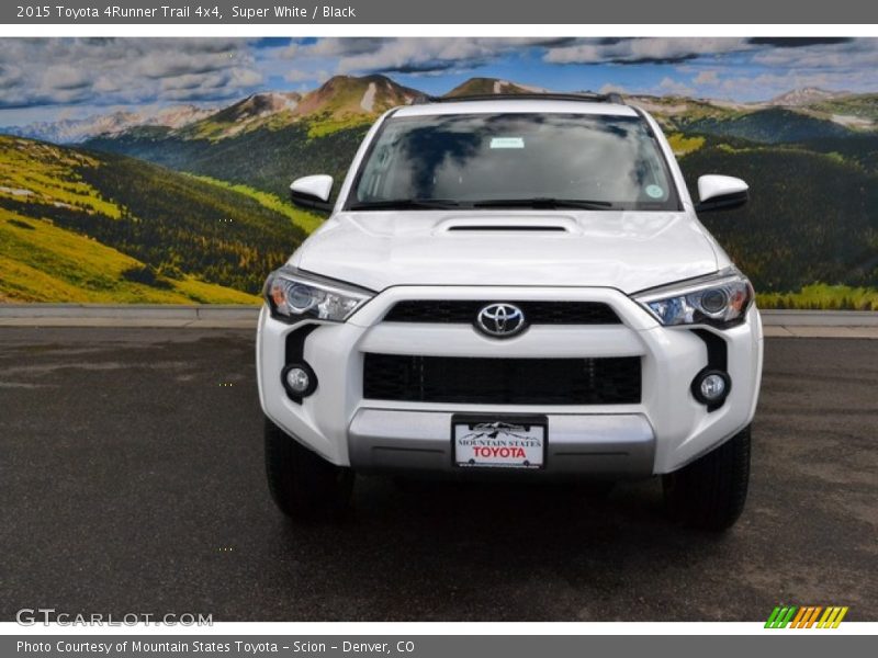 Super White / Black 2015 Toyota 4Runner Trail 4x4