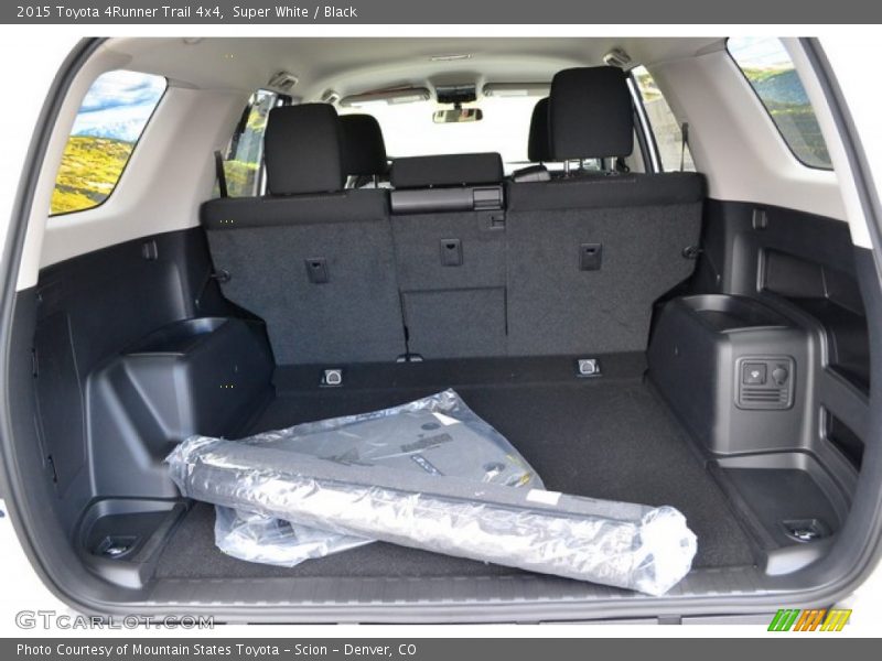 Super White / Black 2015 Toyota 4Runner Trail 4x4