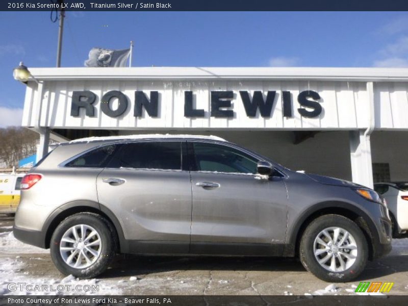 Titanium Silver / Satin Black 2016 Kia Sorento LX AWD