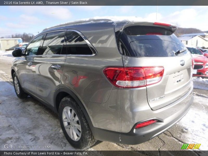 Titanium Silver / Satin Black 2016 Kia Sorento LX AWD