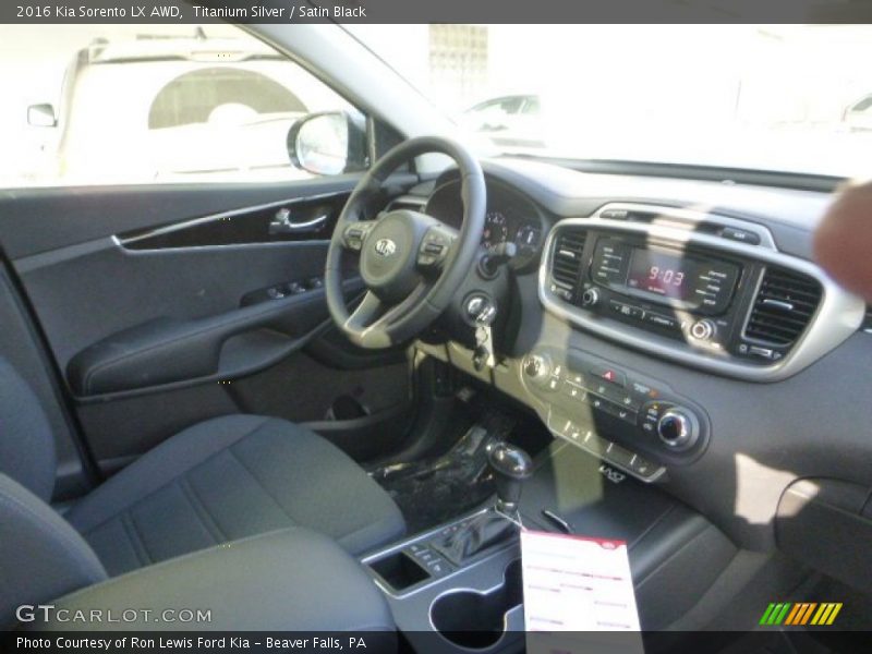 Titanium Silver / Satin Black 2016 Kia Sorento LX AWD