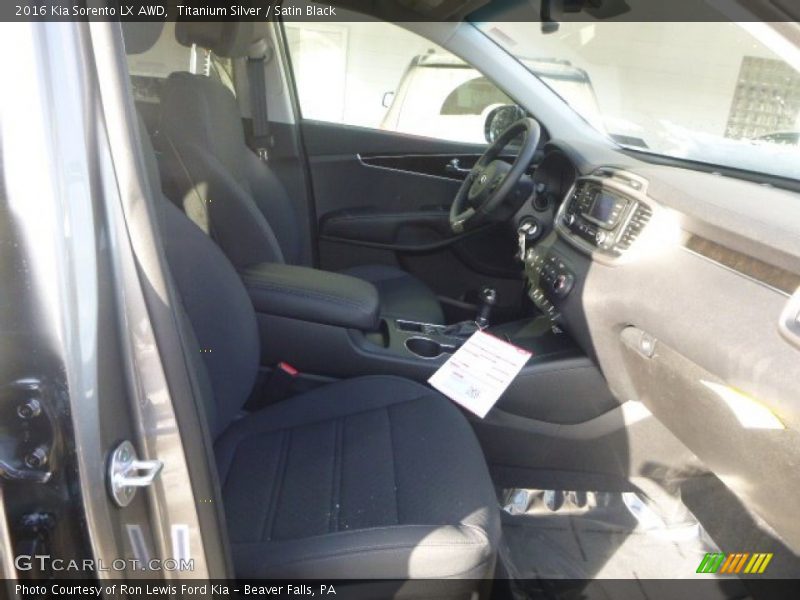 Titanium Silver / Satin Black 2016 Kia Sorento LX AWD